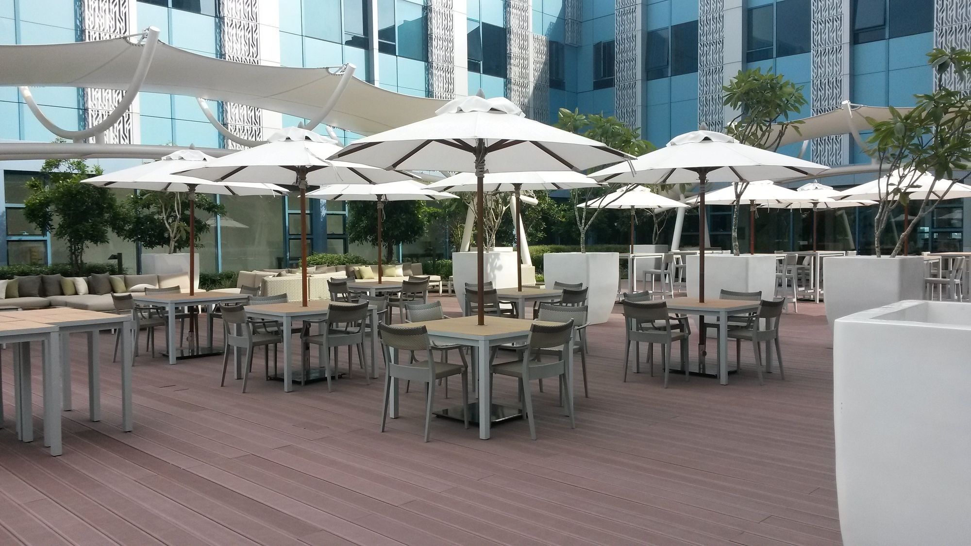 Crimson Hotel Filinvest City, Manila Muntinlupa City Екстер'єр фото The Deck